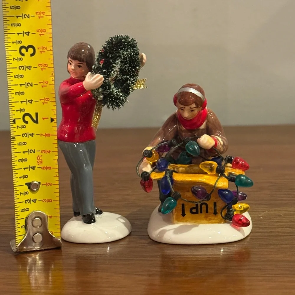 Department 56 More Decorations? Snow Village Figurine Dept 56 in Box 55231
